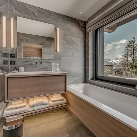 Luxury Chalet With Pool Vakantiehuis